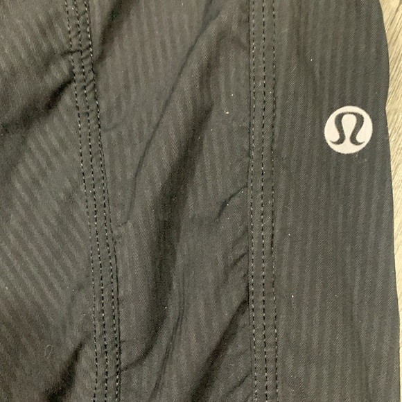Lululemon Street to Studio Crops Black on Black Stripes size 8 unlined - Picture 2 of 9